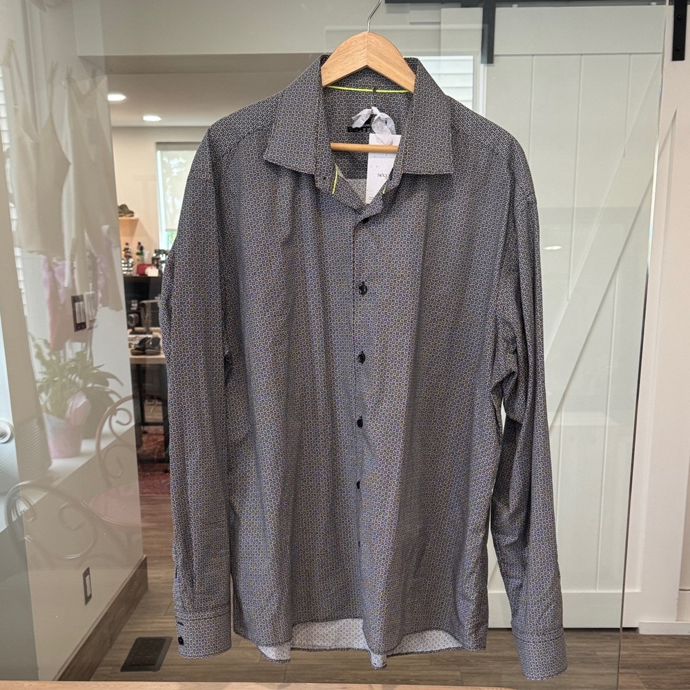 Men's Dress Shirt in Gray Micro Pattern - Unknown Brand